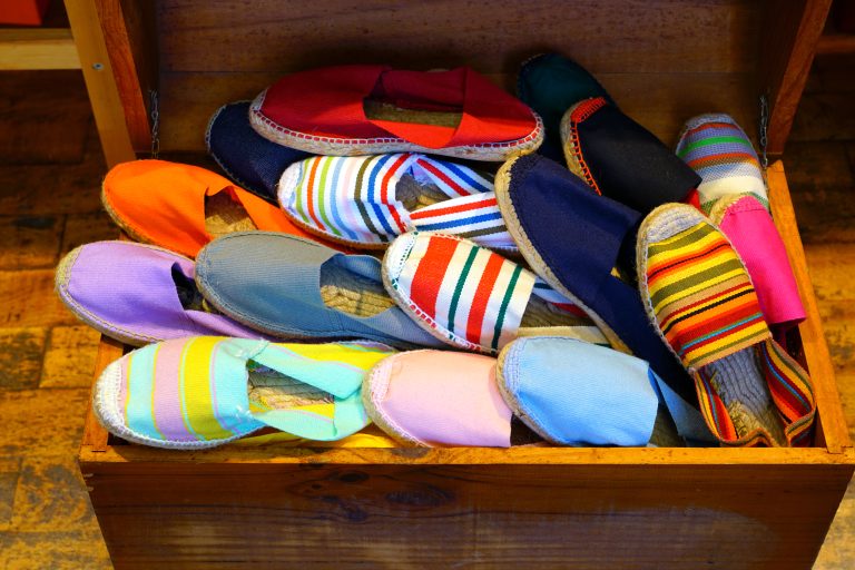 Display,Of,Colorful,Traditional,Espadrilles,Cord,And,Fabric,Shoes,In