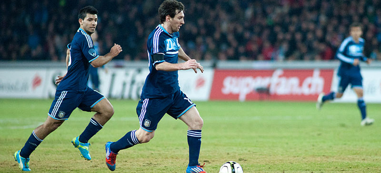 800px-Sergio Agüero L Lionel Messi R - Switzerland vs. Argentina 29th February 2012