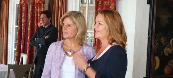 Borgm&auml;staren Esparanza O&ntilde;a och Diana Serop fr&aring;n Roca Tranquila