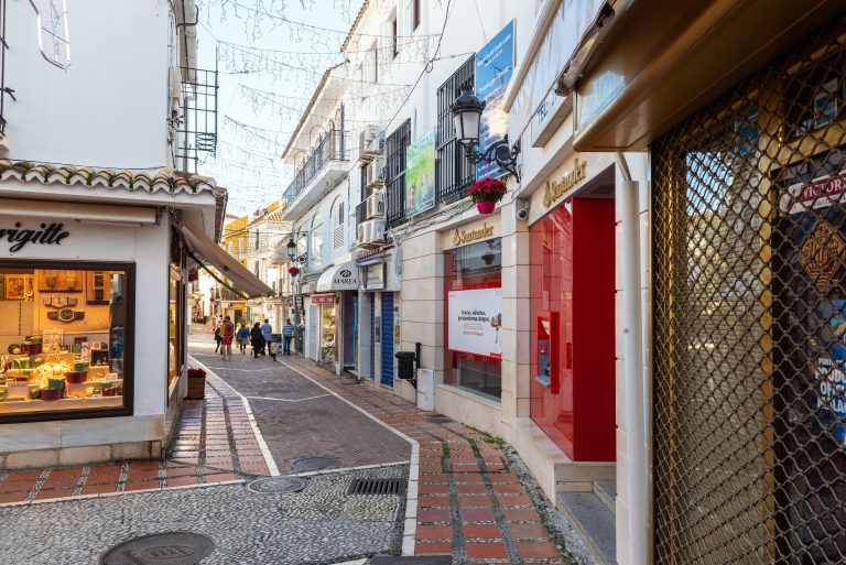 Marbella,,Spain,-,December,2018:,Traditional,Spanish,Street,At,Old