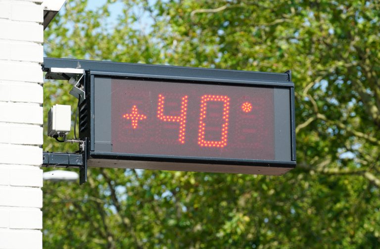 Thermometer,In,The,Netherlands,Showing,40,Degrees,Celcius,,A,New