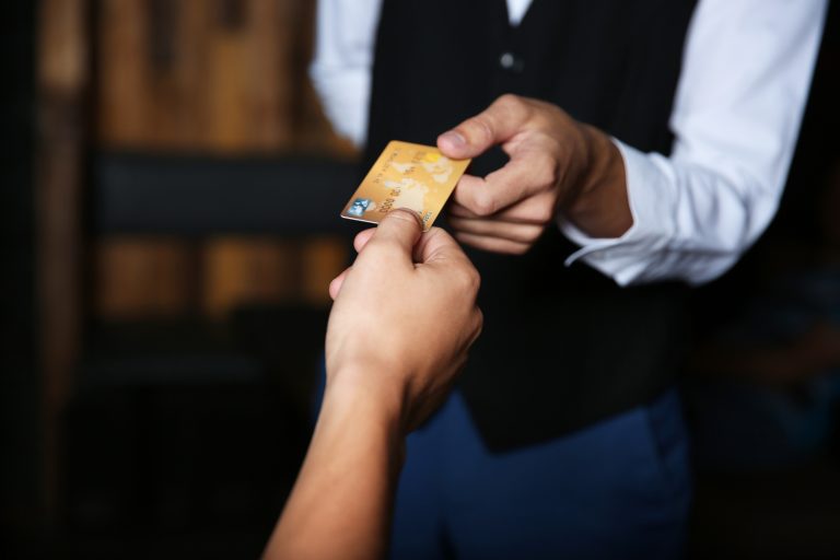 Waiter,Taking,A,Payment,By,Credit,Card,At,The,Restaurant