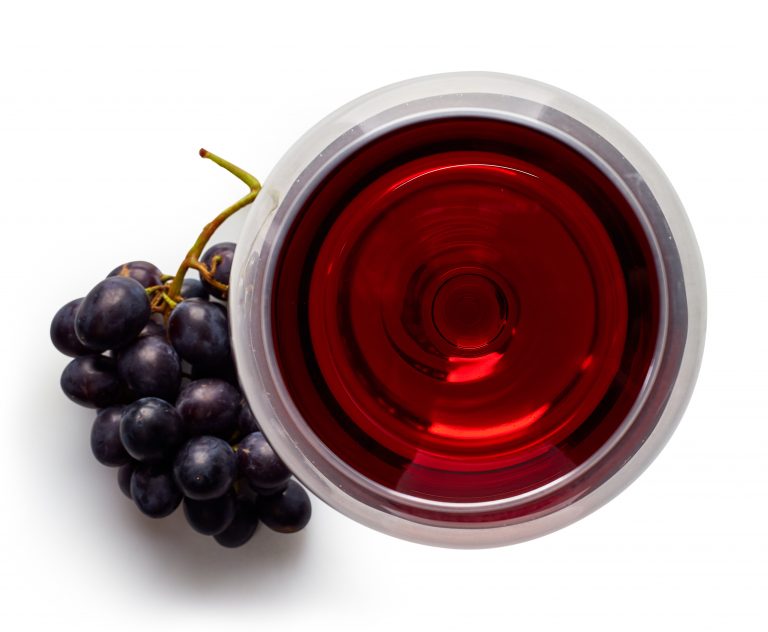 Glass,Of,Red,Wine,And,Grapes,Isolated,On,White,Background