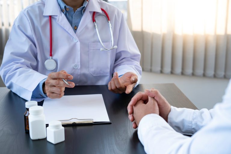 The,Doctor,Or,Pharmacist,Is,Discussing,The,Results,Of,The
