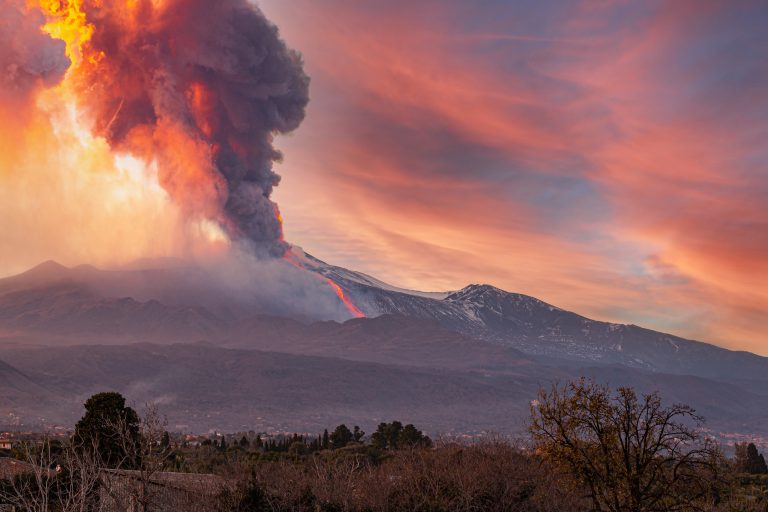 Overview,Of,The,Etna,Volcano,During,The,Eruption,Of,16