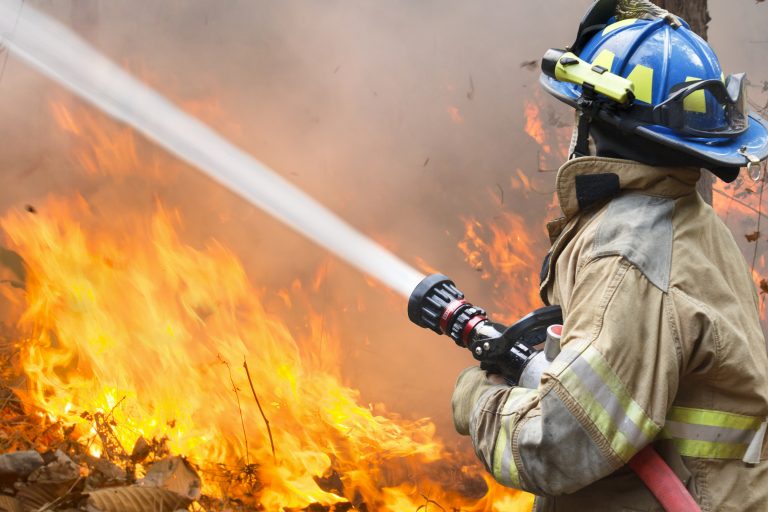Firefighters,Battle,A,Wildfire