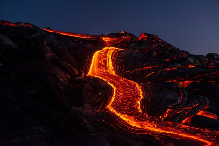 River,Of,Pahoehoe,Lava,Flowing,Down,A,Cliff