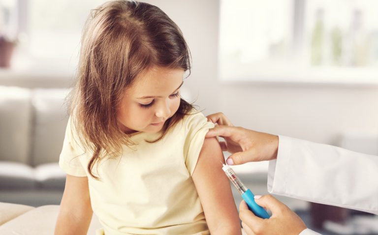 Pediatrician,Doctor,Doing,Vaccination,Of,A,Little,Girl