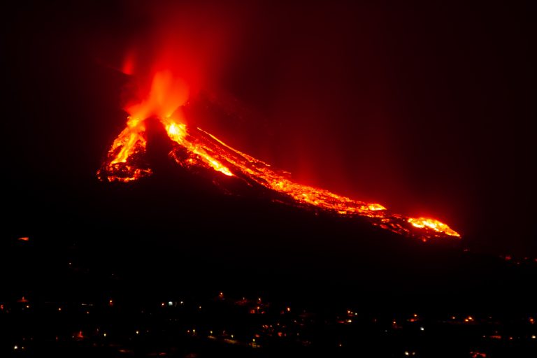 Breaking,Of,The,Main,Crater,And,Descent,Of,The,Lava