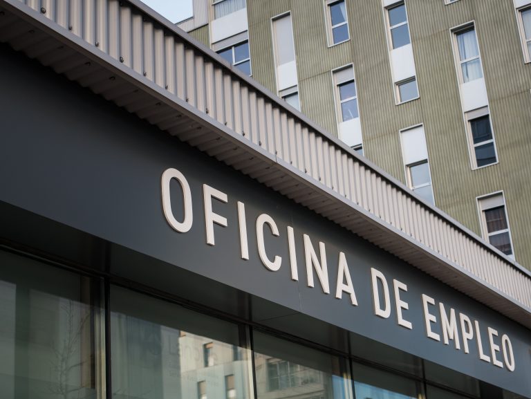 Vitoria,,Spain,-,January,28,,2021:,Sign,Of,An,Unemployment
