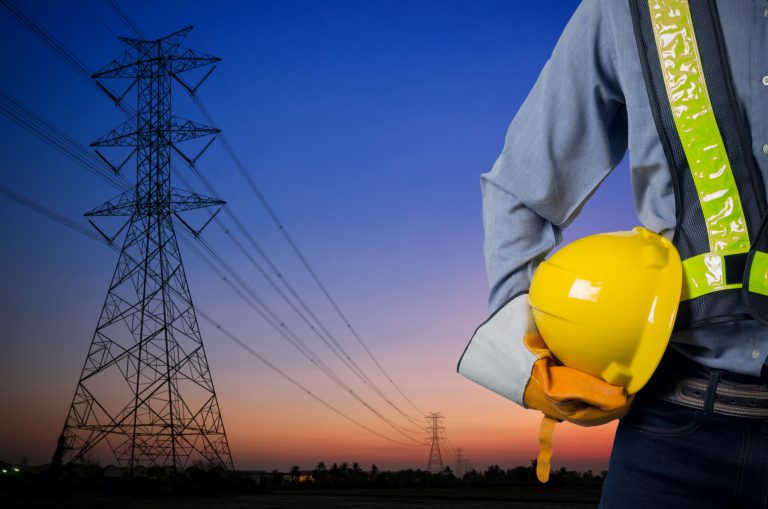 Engineer,Holding,A,Yellow,Helmet,For,The,Safety,Of,Workers