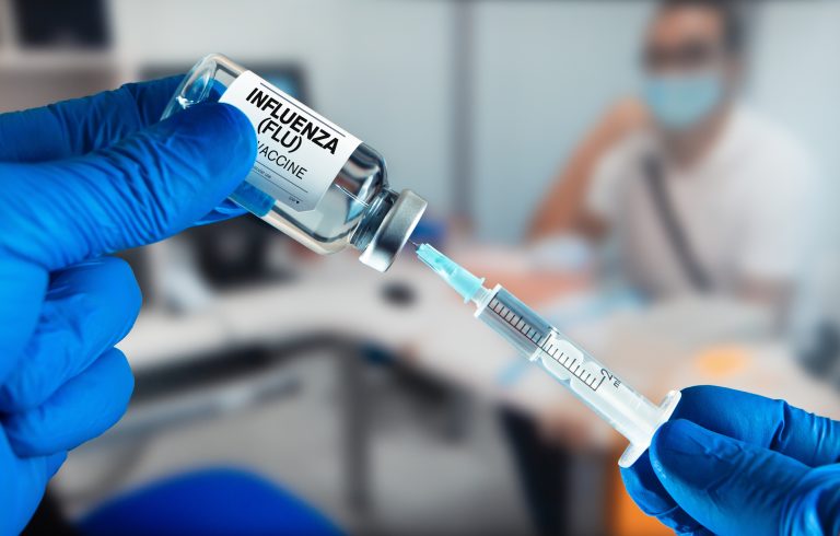 Doctor,Preparing,A,Dose,Of,Influenza,(flu),Vaccine,For,A
