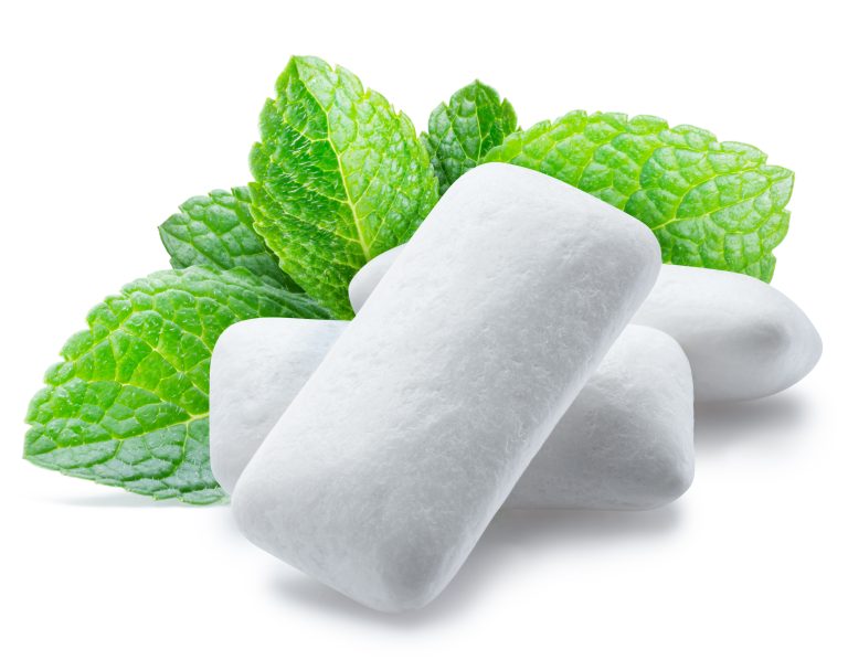 Chewing,Gum,Pads,With,Mint,Leaves,Isolated,On,White,Background.