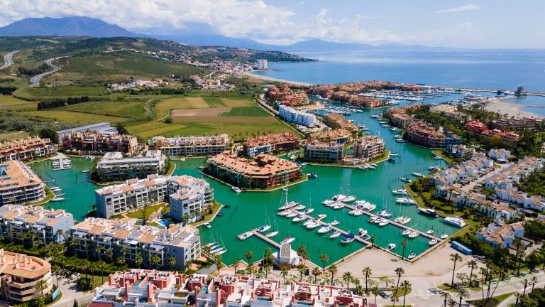 Port,Of,Sotogrande.,Sotogrande,Marina.,Beautiful,Colourful,Houses,In,The