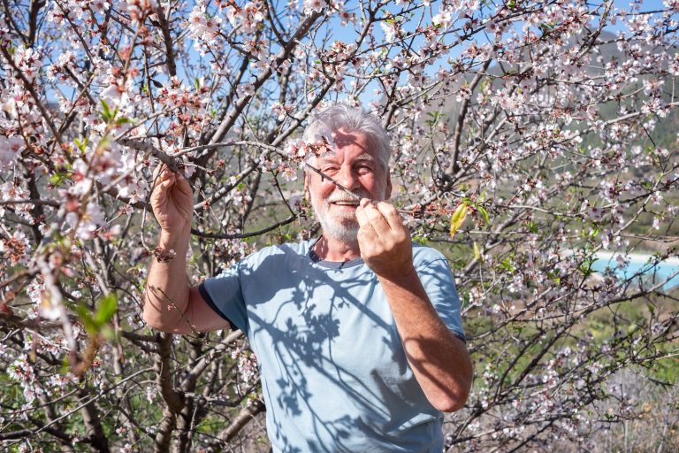 Portrait,Of,Mature,Caucasian,Senior,Man,Smiling,In,The,Flowered