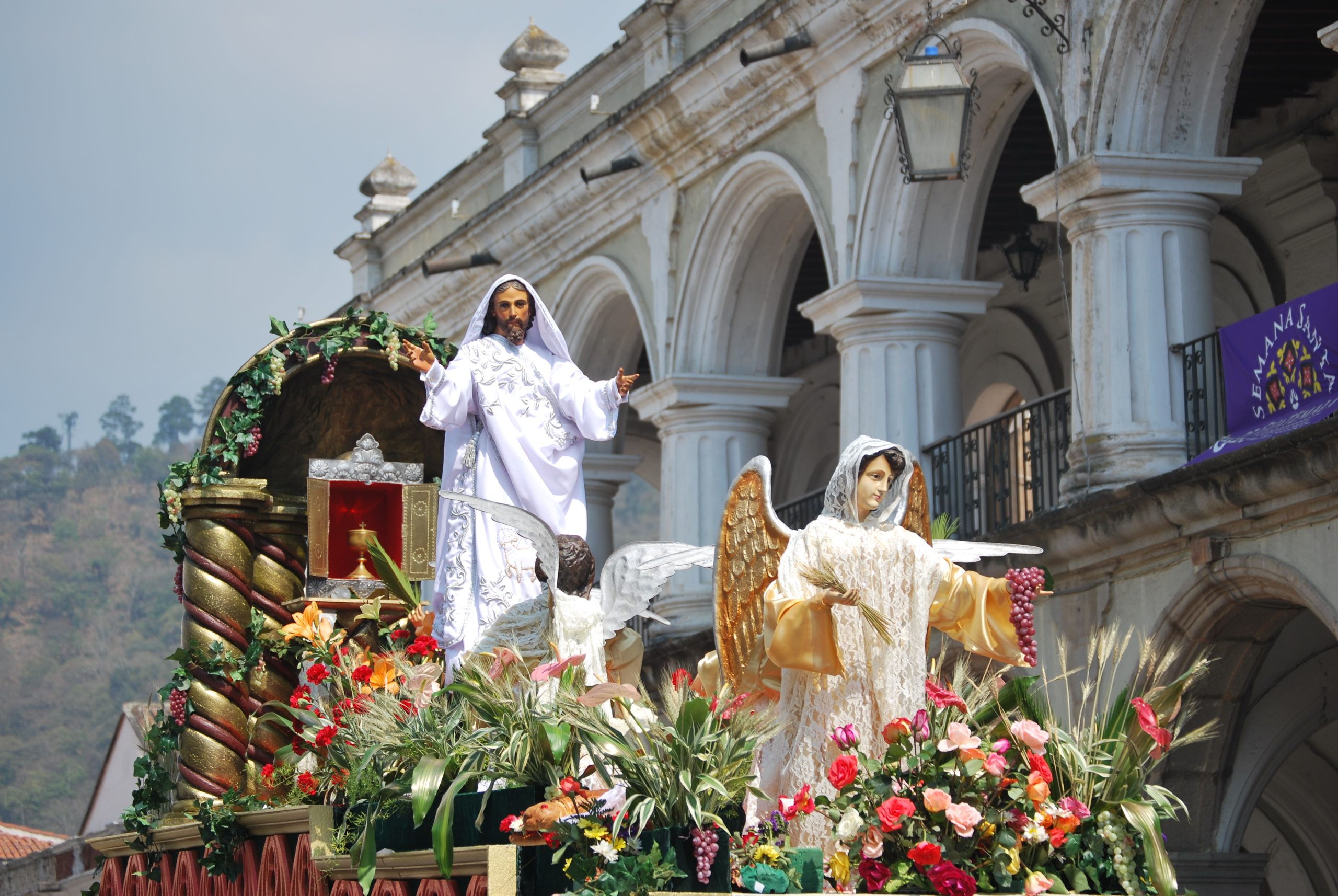 The,Statue,Of,Resurrected,Jesus,Is,On,A,Float,In