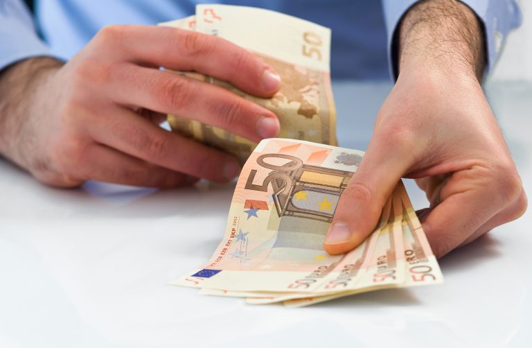 Man,Handling,Money.