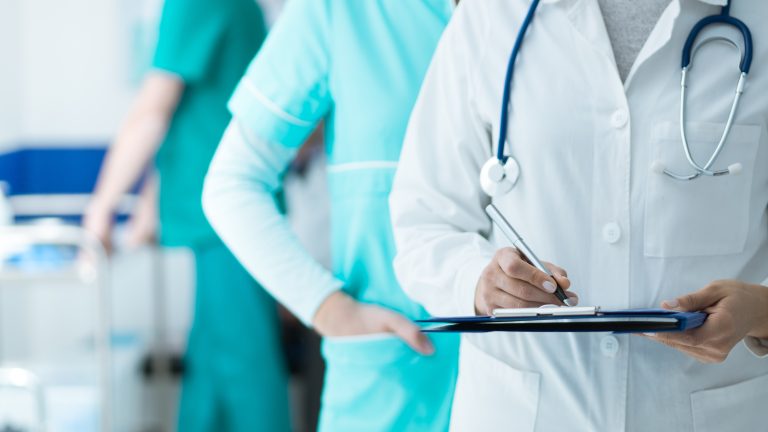 Medical,Staff,Working,At,The,Hospital:,Doctor,And,Nurse,Checking