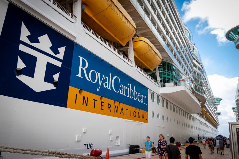 Cozumel,,Mexico,-,February,11,,2020:,Tourists,On,Vacation,Walk