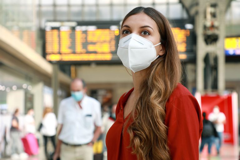 Traveler,Woman,Wearing,Kn95,Ffp2,Face,Mask,At,The,Airport.