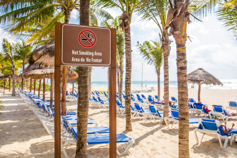 Not,Smoking,Area,Wooden,Sign,At,The,Beach
