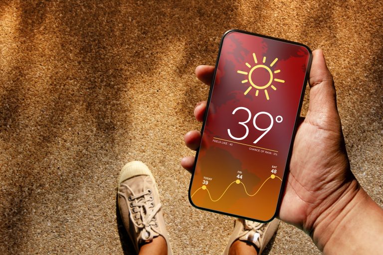 Ecology,And,Technology,Concept.,High,Temperature,Weather,Show,On,Mobile