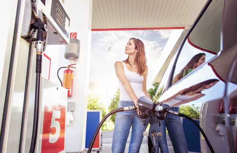 Pretty,Young,Woman,Refuel,The,Car
