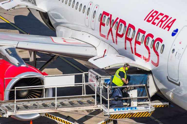 Berlin,Germany,-,April,21.,2018:,Handling,Agent,Unloading,An