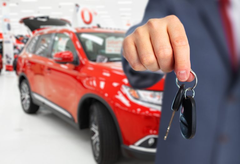 Car,Dealer,With,A,Key.,Auto,Dealership,And,Rental,Concept