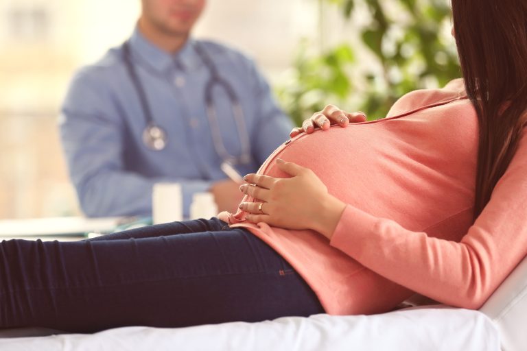 Pregnant,Woman,With,Doctor,At,Hospital