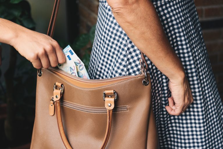 Pickpocket,Thief,Is,Stealing,Money,From,Woman,Leather,Handbag