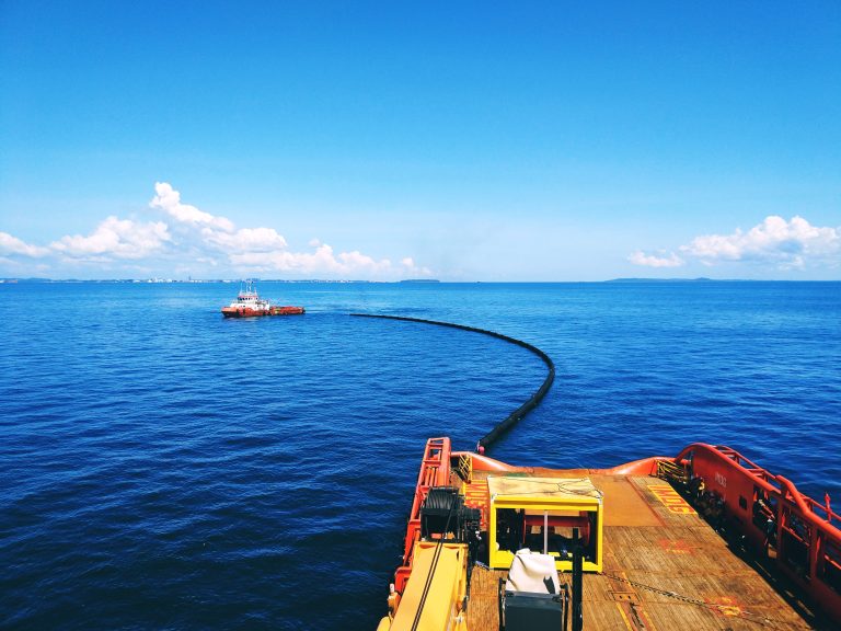 An,Offshore,Vessel,Performing,Oil,Spill,Response,Exercise,In,The