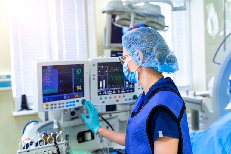 Artificial,Lung,Ventilation,Monitor,In,The,Intensive,Care,Unit.,Nurse