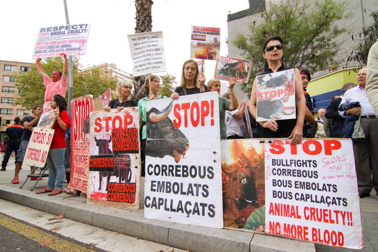 Barcelona,-,September,24:,Unidentified,Protesters,In,An,Anti,Bullfighting