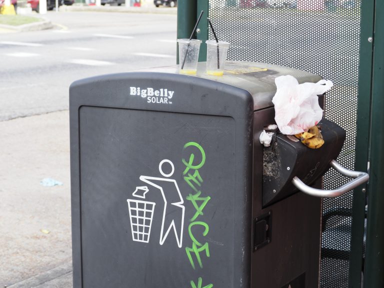 New,Orleans,,Louisiana,-,12/28/2019:,An,Overfilled,Solar,Operated,Trash