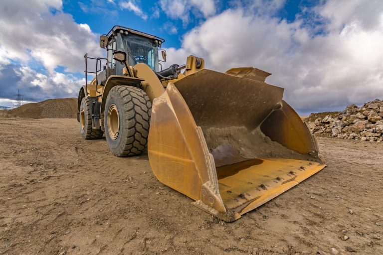 Excavator,Performing,Leveling,Tasks,Of,A,Road,Under,Construction