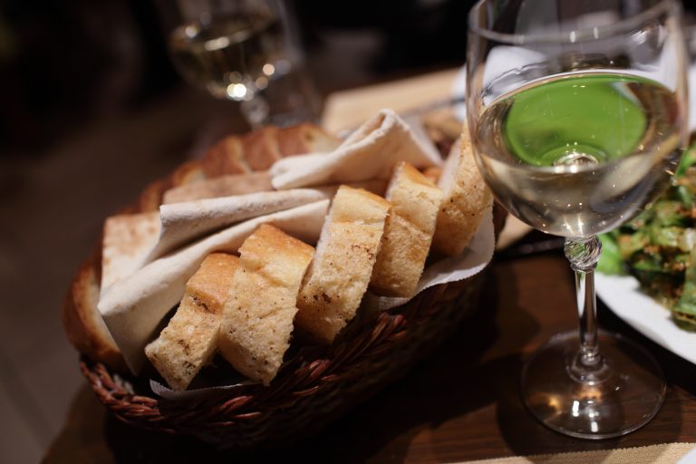 Pieces,Of,Bread,On,A,Basket,In,A,Restaurant