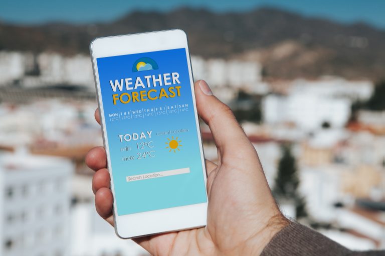 Weather,Forecast,Mobile,Phone,App,While,Man,Hold,The,Smart