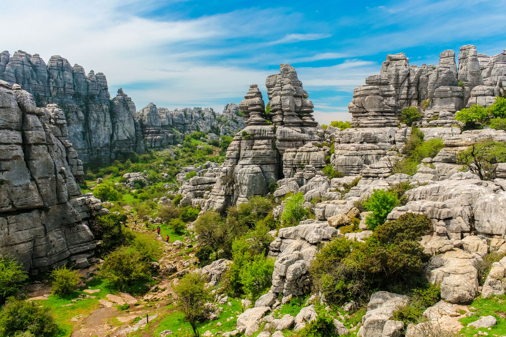 Över stock och sten i El Torcal