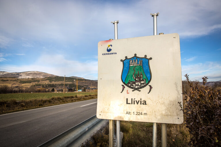 Llívia,,Spain,-,Nov,12th,2017,-,The,Welcome,Sign