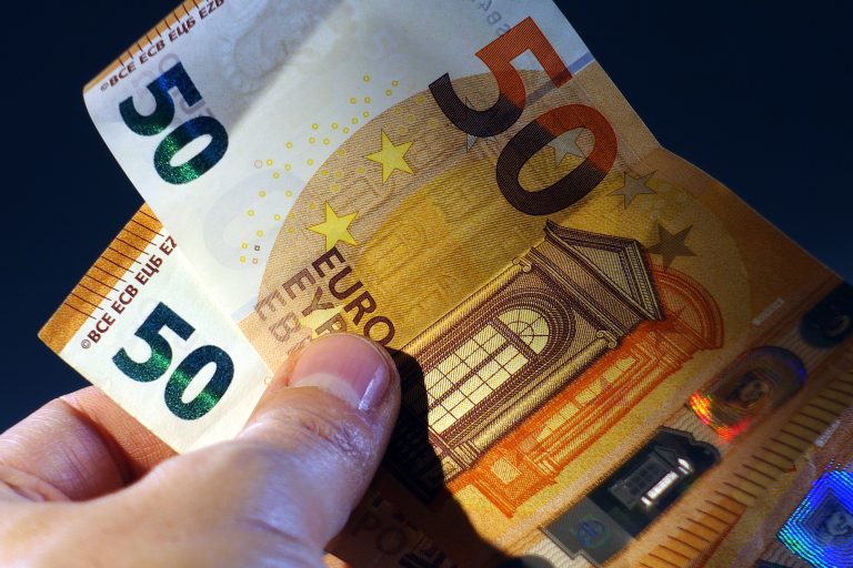 Rome-italy,-,12.27.2019:,Payment,Of,100,Euro,Banknote,-,50