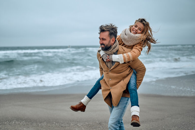 Portrait,Of,A,Young,Dad,And,His,Cute,Daughter,Who