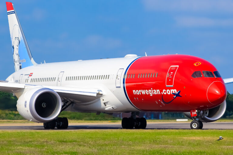 London,Gatwick,Airport,,Uk,-,June,10,2018:,A,Norwegian