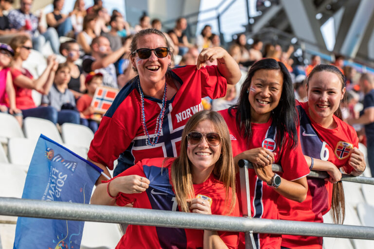 Reims,,France,-,17,June,,2019:,Supporters,Of,Norway,Cheer