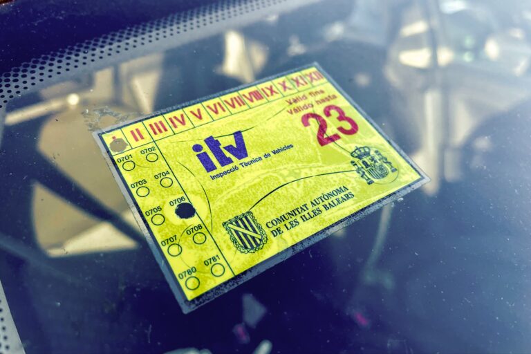 Palma,,Mallorca,,Spain;,January,28th,Of,2022.,Itv,Adhesive,Sticker