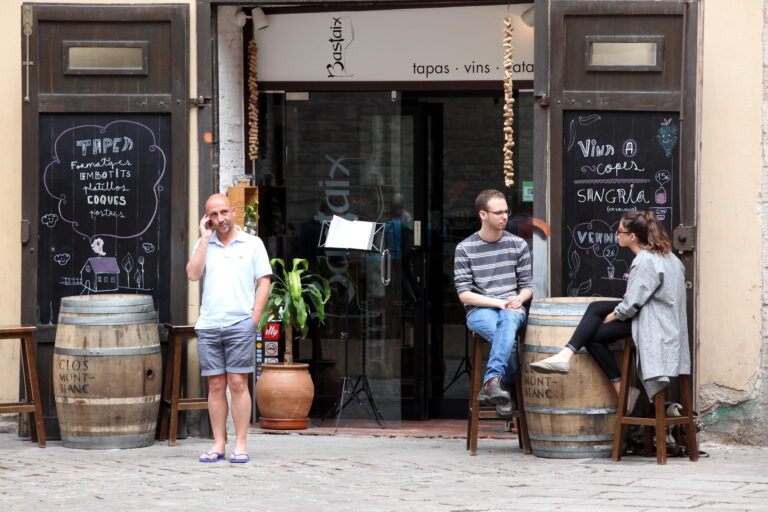 Barcelona,Spain,-,June,9:,At,Cafe,Sidewalk,In,Barcelona