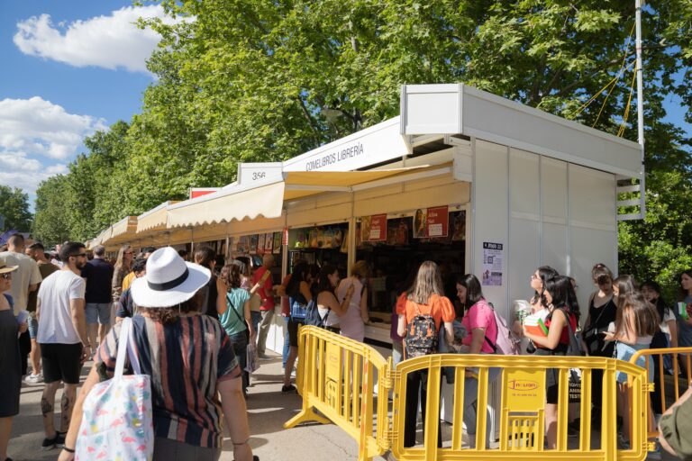 Madrid,,Spain.,June,,5,,2022.,People,Visiting,The,Madrid,Book