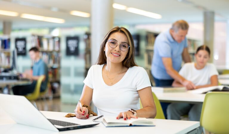 Positive,Young,Lady,In,Casual,Clothes,And,Glasses,Working,Remotely