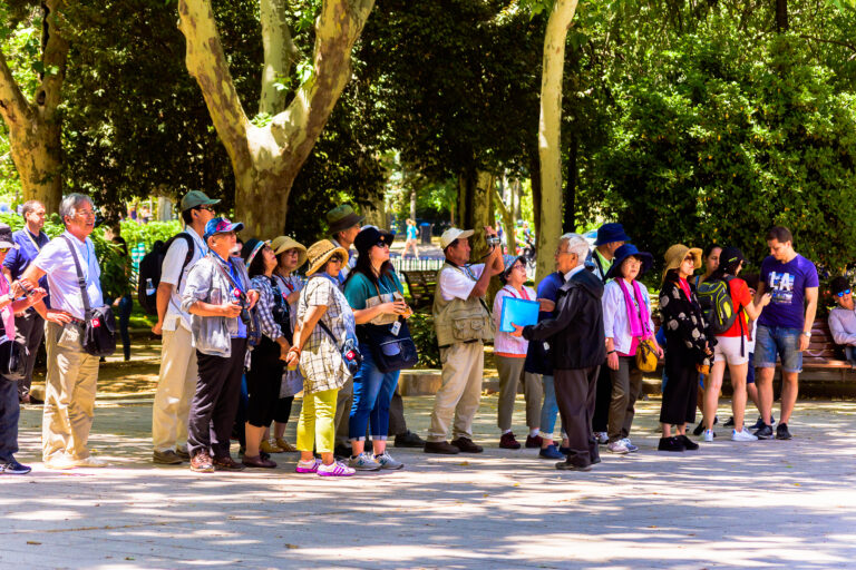 Madrid,,Spain,-,July,2,,2018:,Asian,Tourists,Visit,Madrid