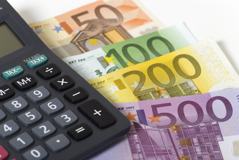 Money,And,Calculator